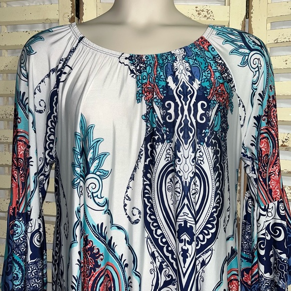 LN~BOUTIQUE~White/Blue/Red/Turquoise~Paisley~Tunic~Bell Sleeve~Peasant~3X - Picture 2 of 5